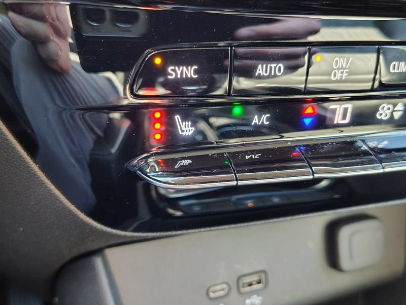 Used 2024 Buick Encore GX Avenir FWD image 21