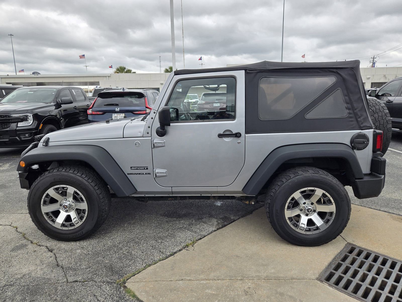 Used 2015 Jeep Wrangler Sport w/ Connectivity Group AWD/4WD image 5
