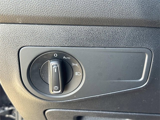 Used 2023 Volkswagen Tiguan SE image 17