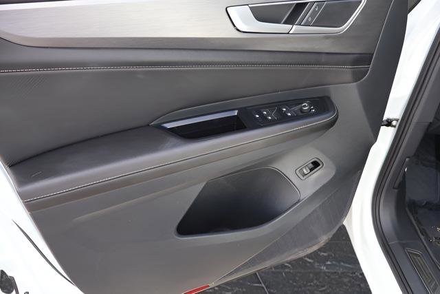 Certified 2025 Volkswagen Atlas Cross Sport SE image 10