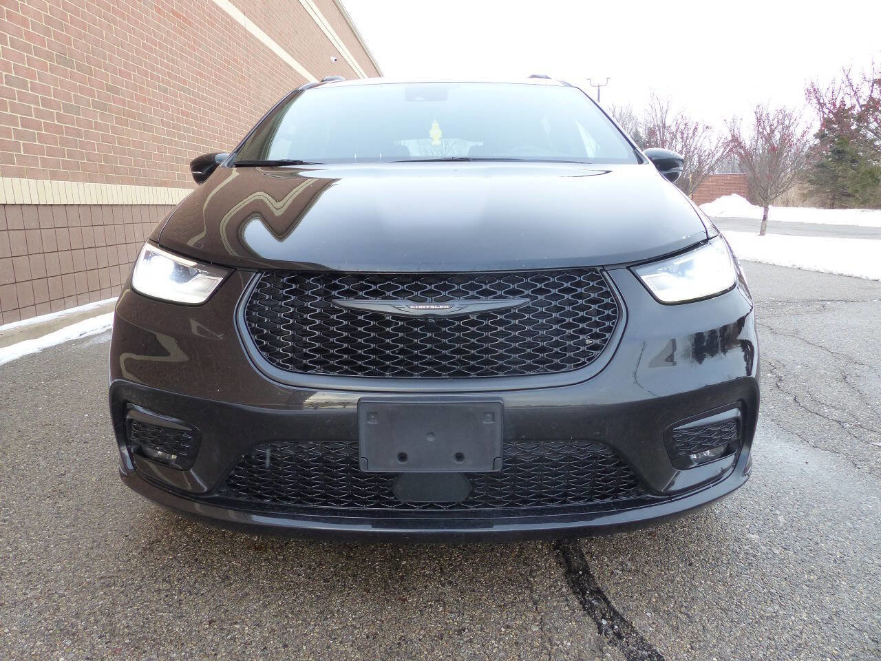 Used 2021 Chrysler Pacifica Touring w/ Uconnect Theater Family Group image 12