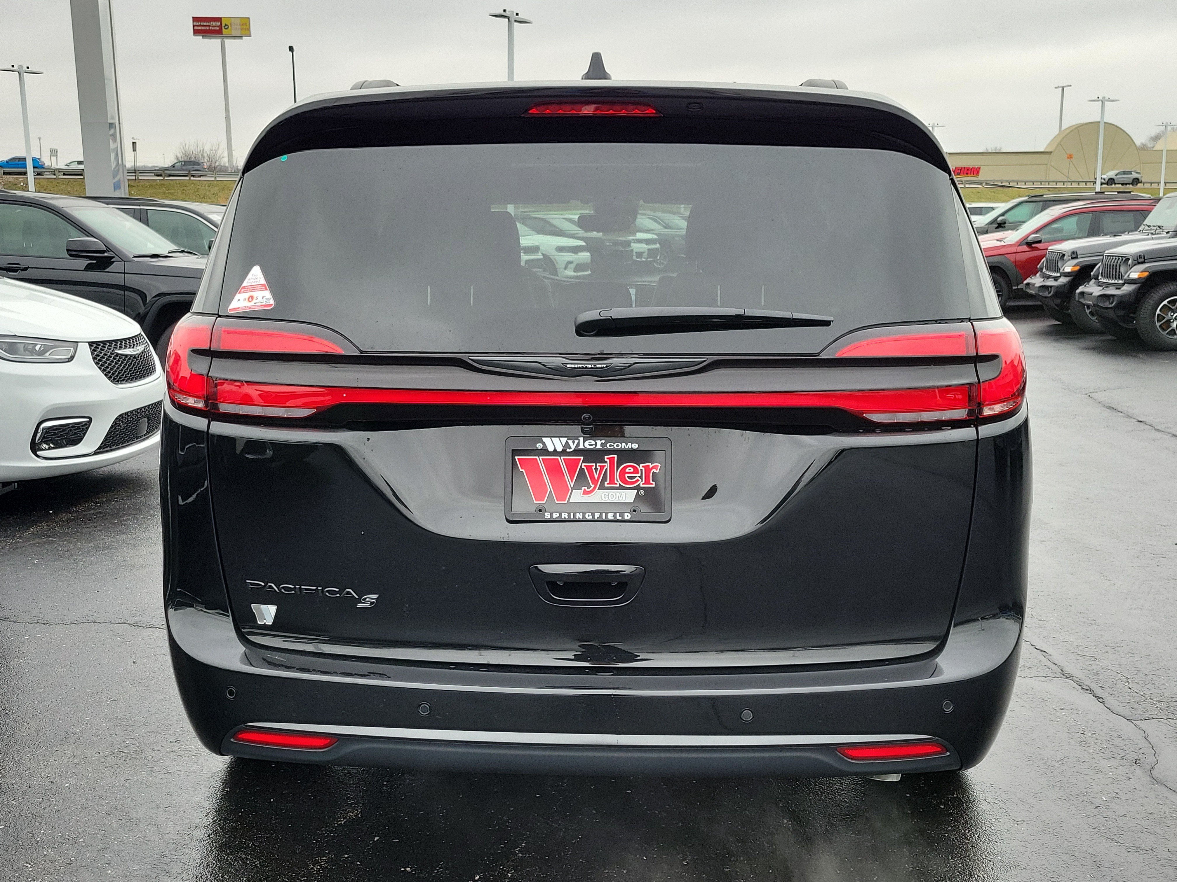 New 2026 Chrysler Pacifica Select FWD image 4