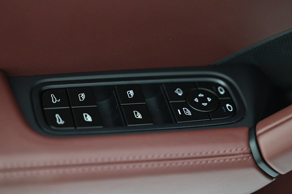 New 2026 Porsche Cayenne GTS AWD/4WD image 22