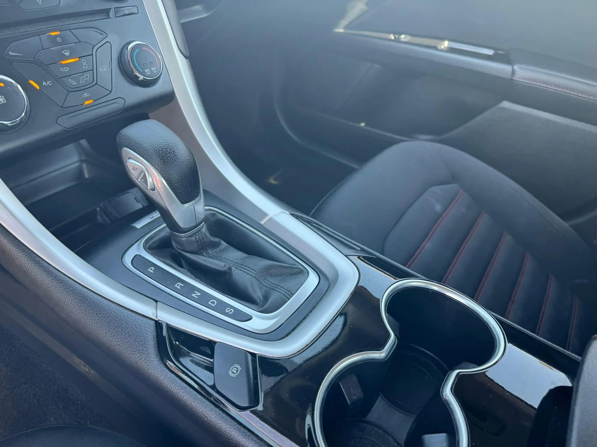 Used 2014 Ford Fusion SE w/ Equipment Group 201A FWD image 14