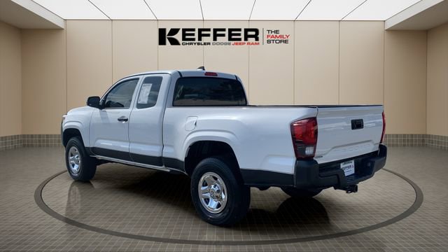 Used 2021 Toyota Tacoma SR image 3