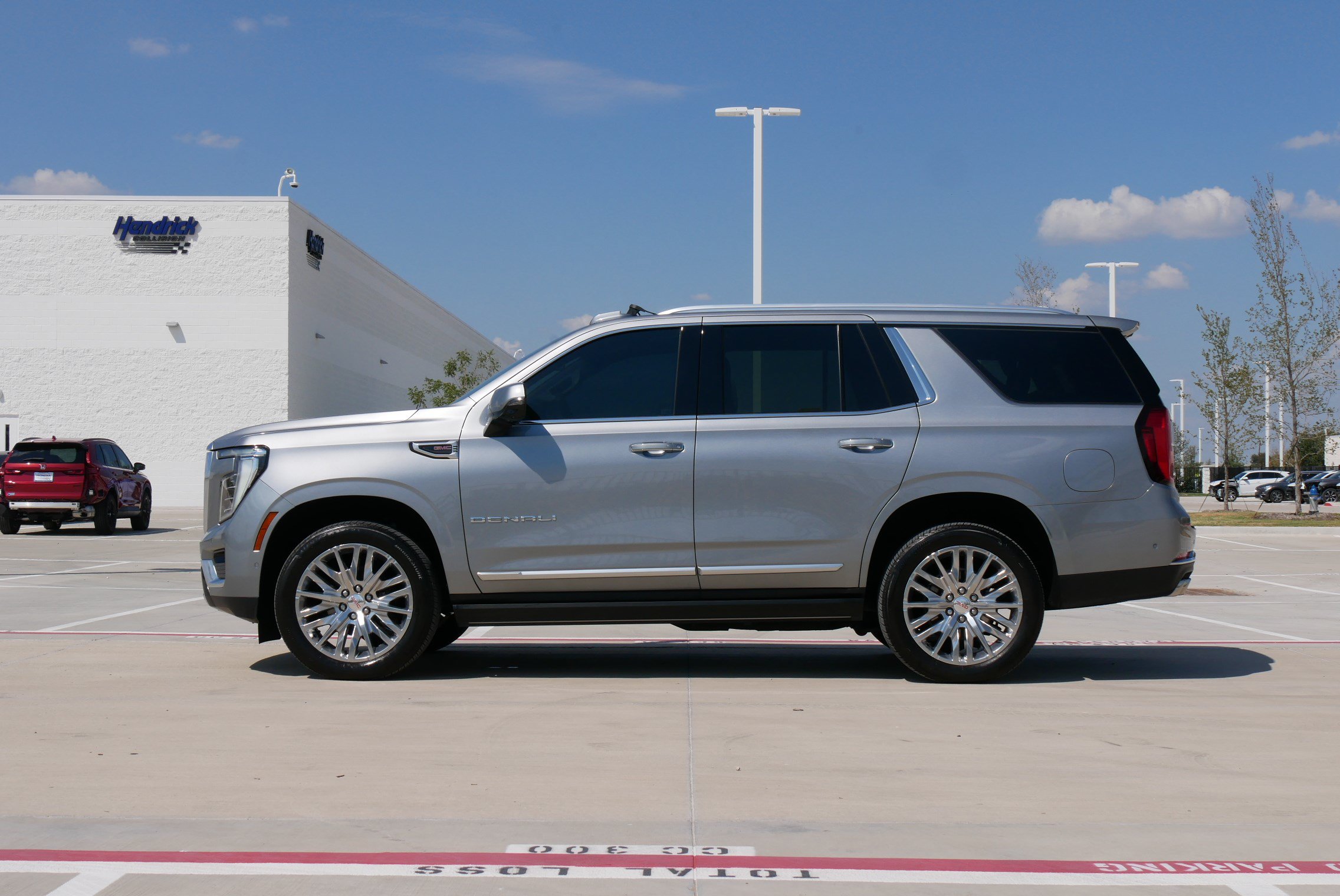Used 2025 GMC Yukon Denali w/ Sun & Power Step Package AWD/4WD image 6
