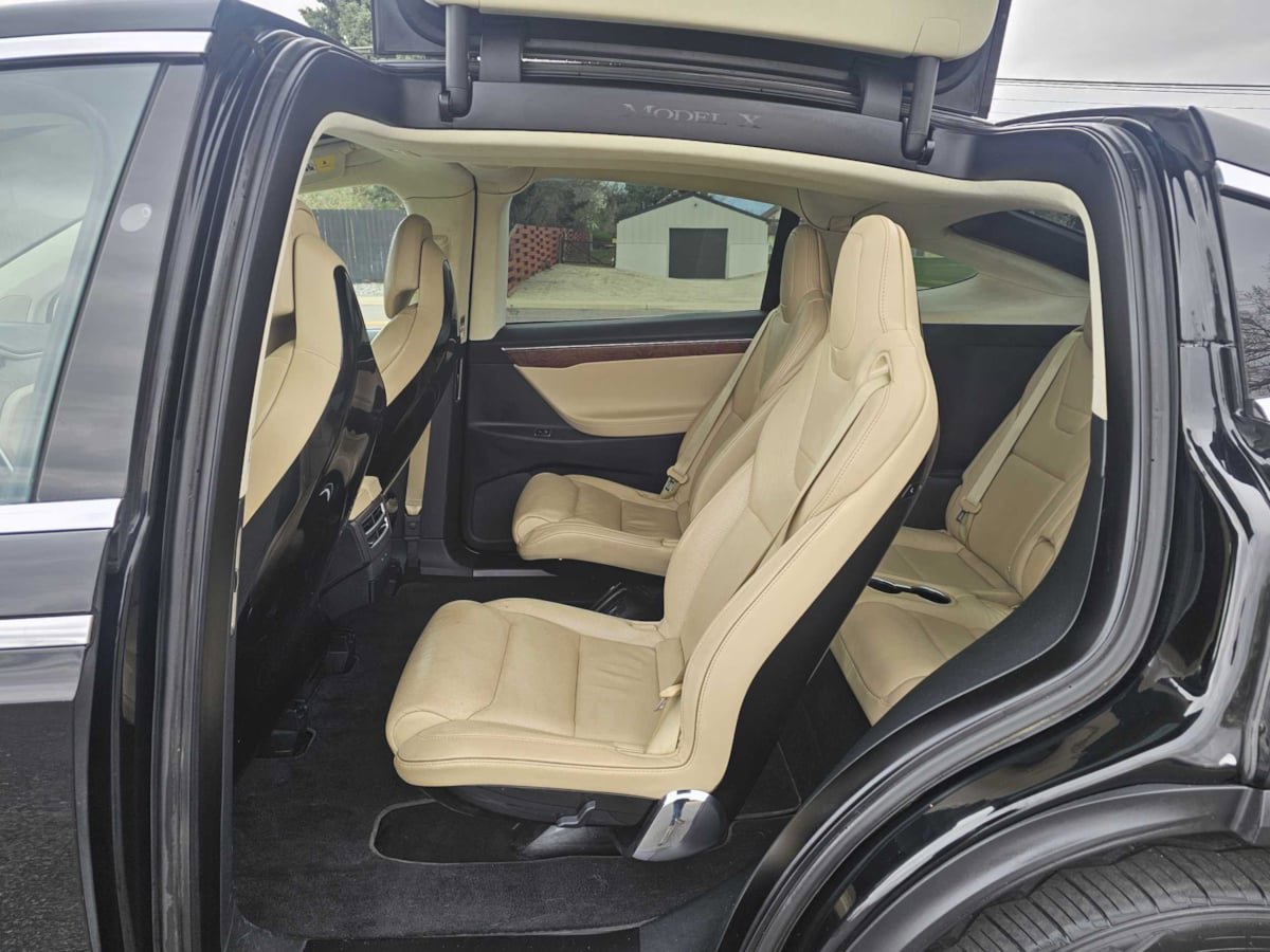 Used 2016 Tesla Model X 90D image 8