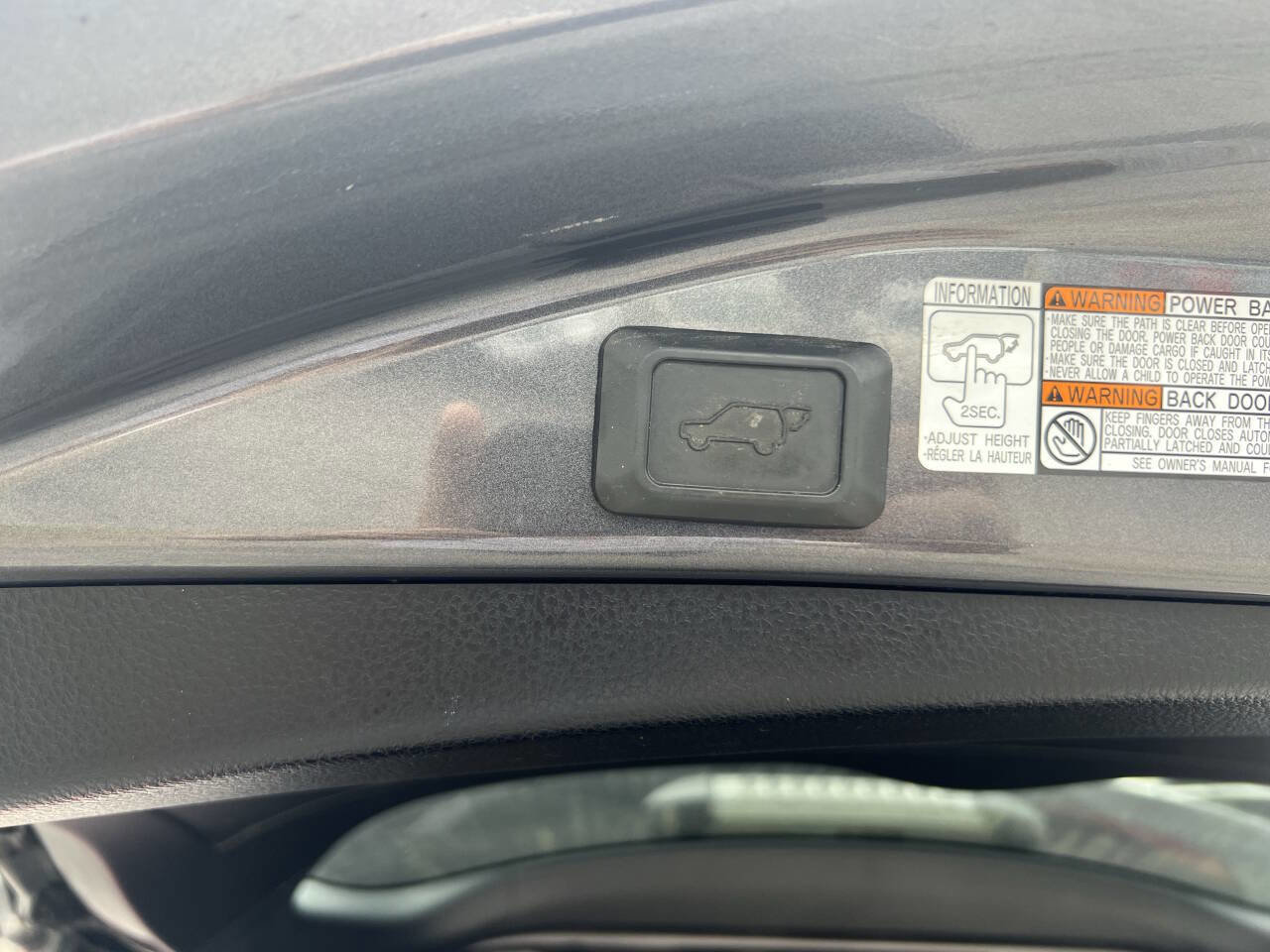 Used 2017 Toyota RAV4 SE image 11
