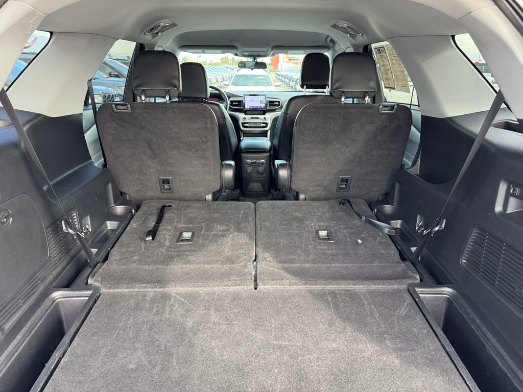 Used 2022 Ford Explorer XLT w/ Equipment Group 202A image 12