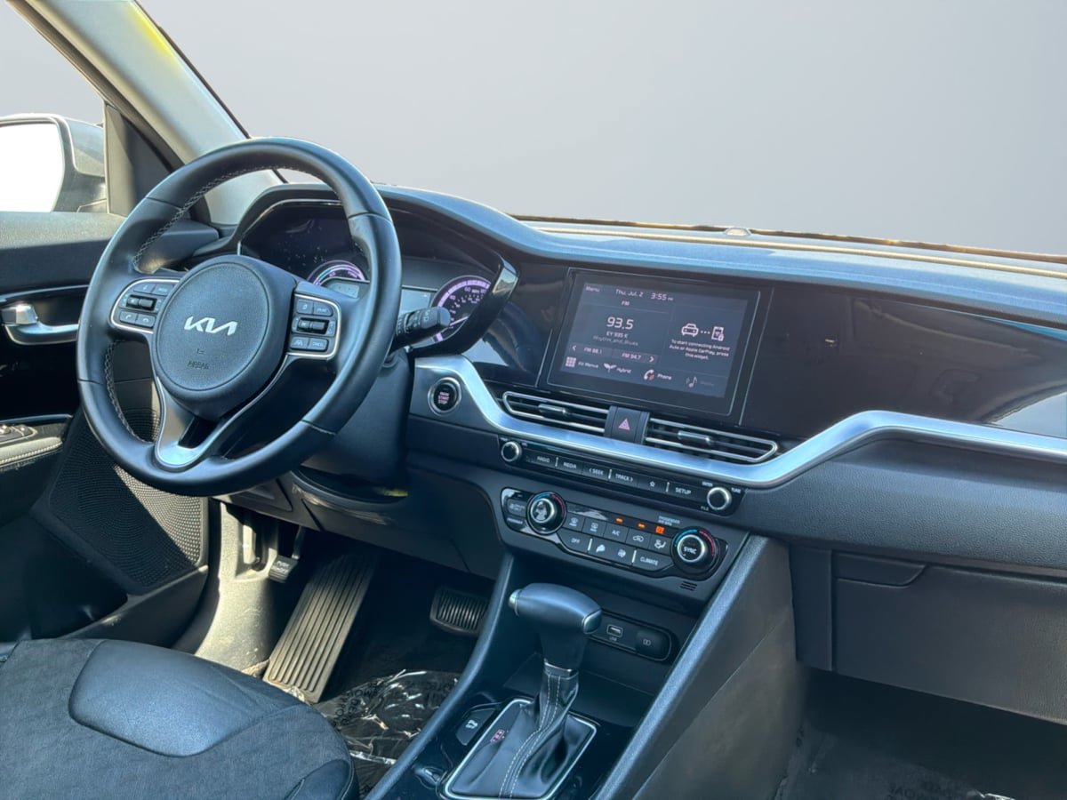 Used 2022 Kia Niro LXS FWD image 14