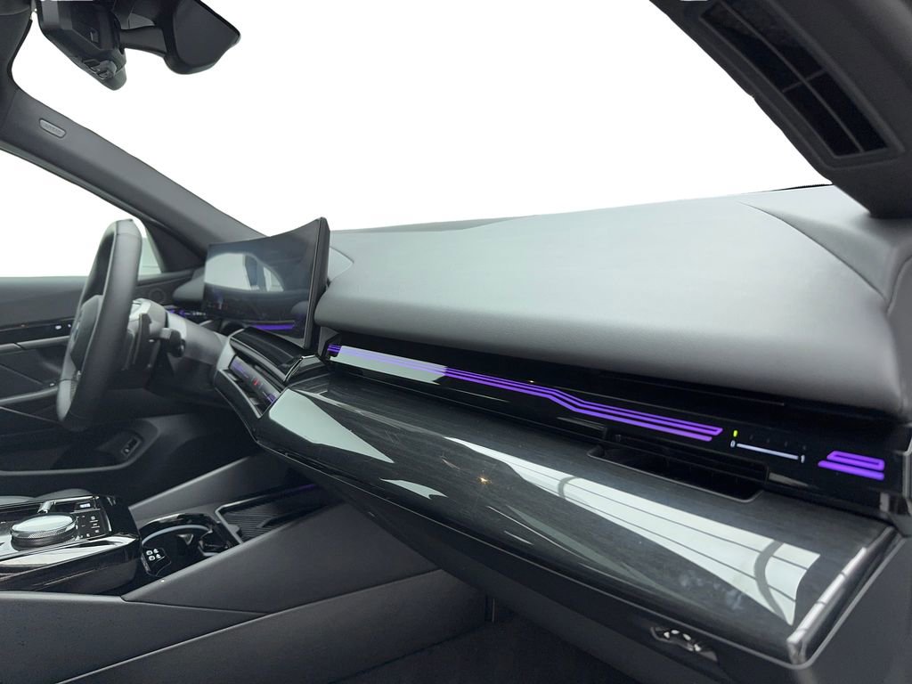 Used 2025 BMW 530i RWD image 44