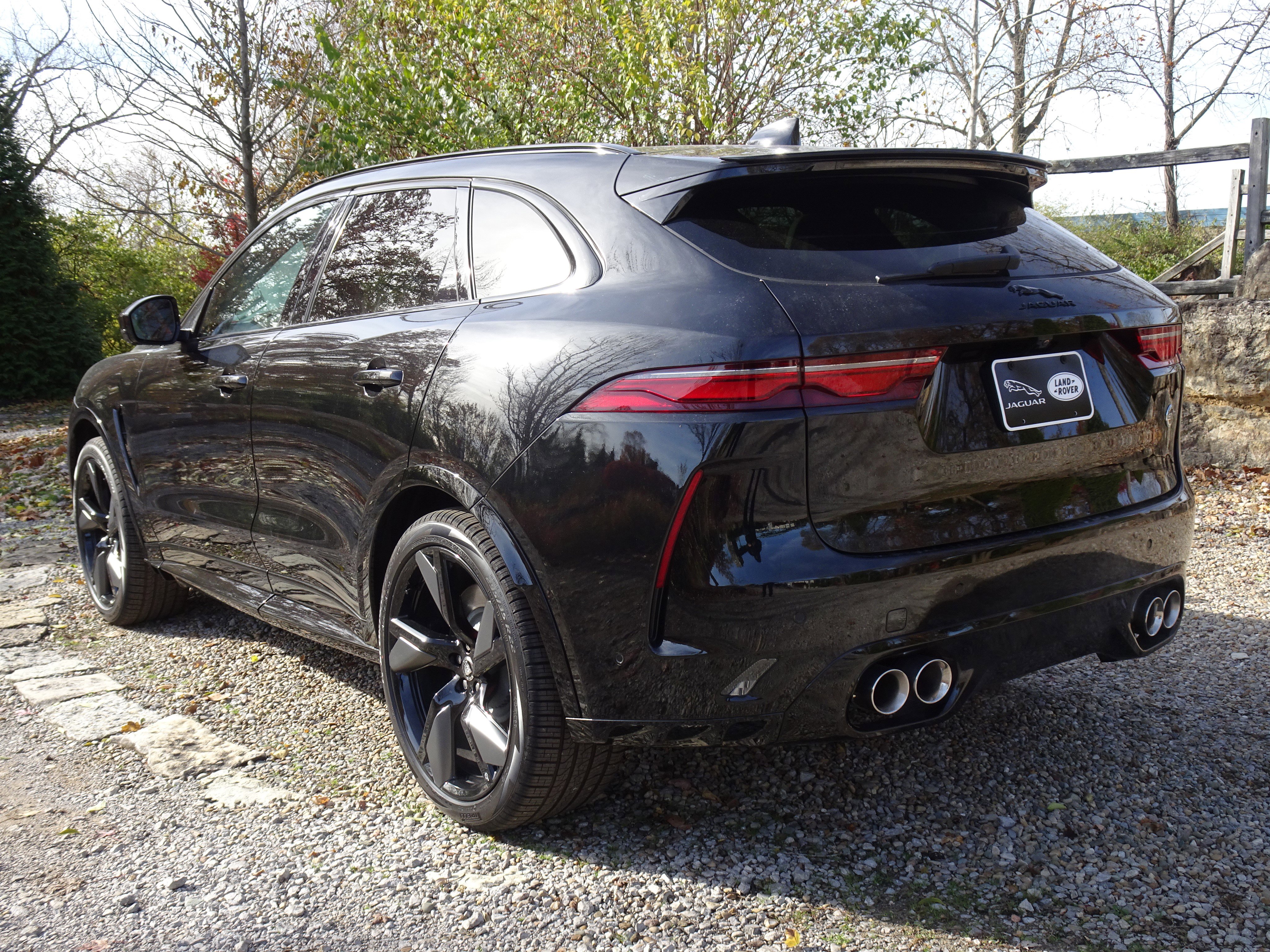 New 2026 Jaguar F-PACE SVR 575 Edition image 9