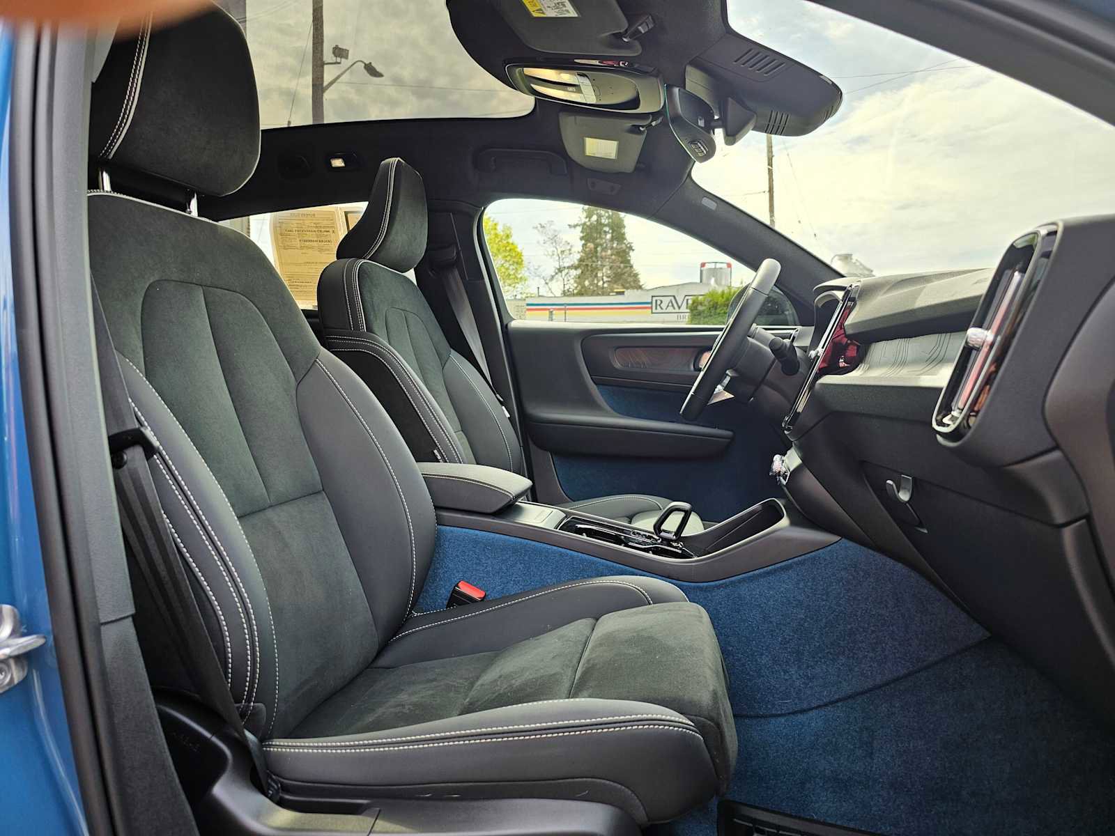 Certified 2023 Volvo C40 P8 Recharge Ultimate w/ Protection Package Premier image 11