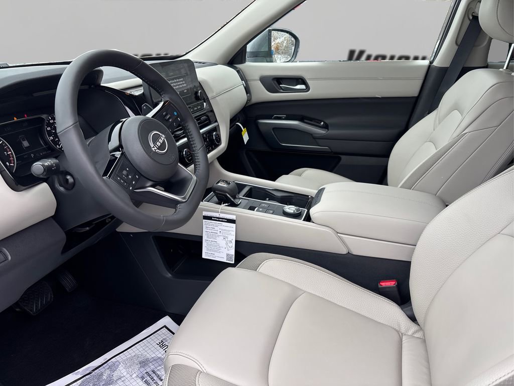 New 2025 Nissan Pathfinder SL image 9