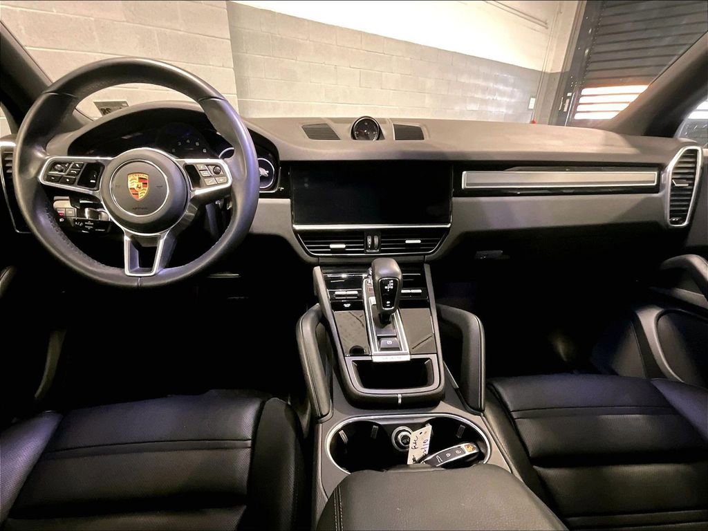 Certified 2023 Porsche Cayenne Platinum Edition image 18