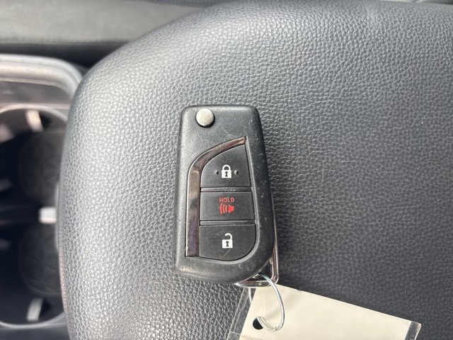 Used 2022 Toyota RAV4 LE image 18