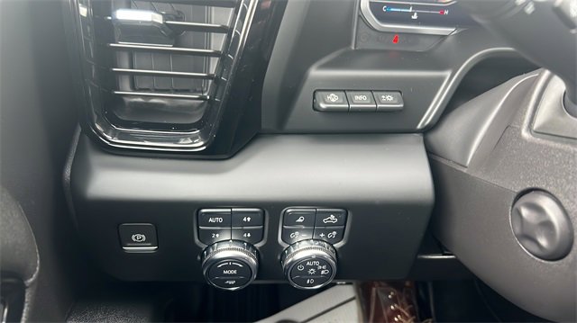 Used 2024 GMC Sierra 1500 AT4 w/ Technology Package image 25