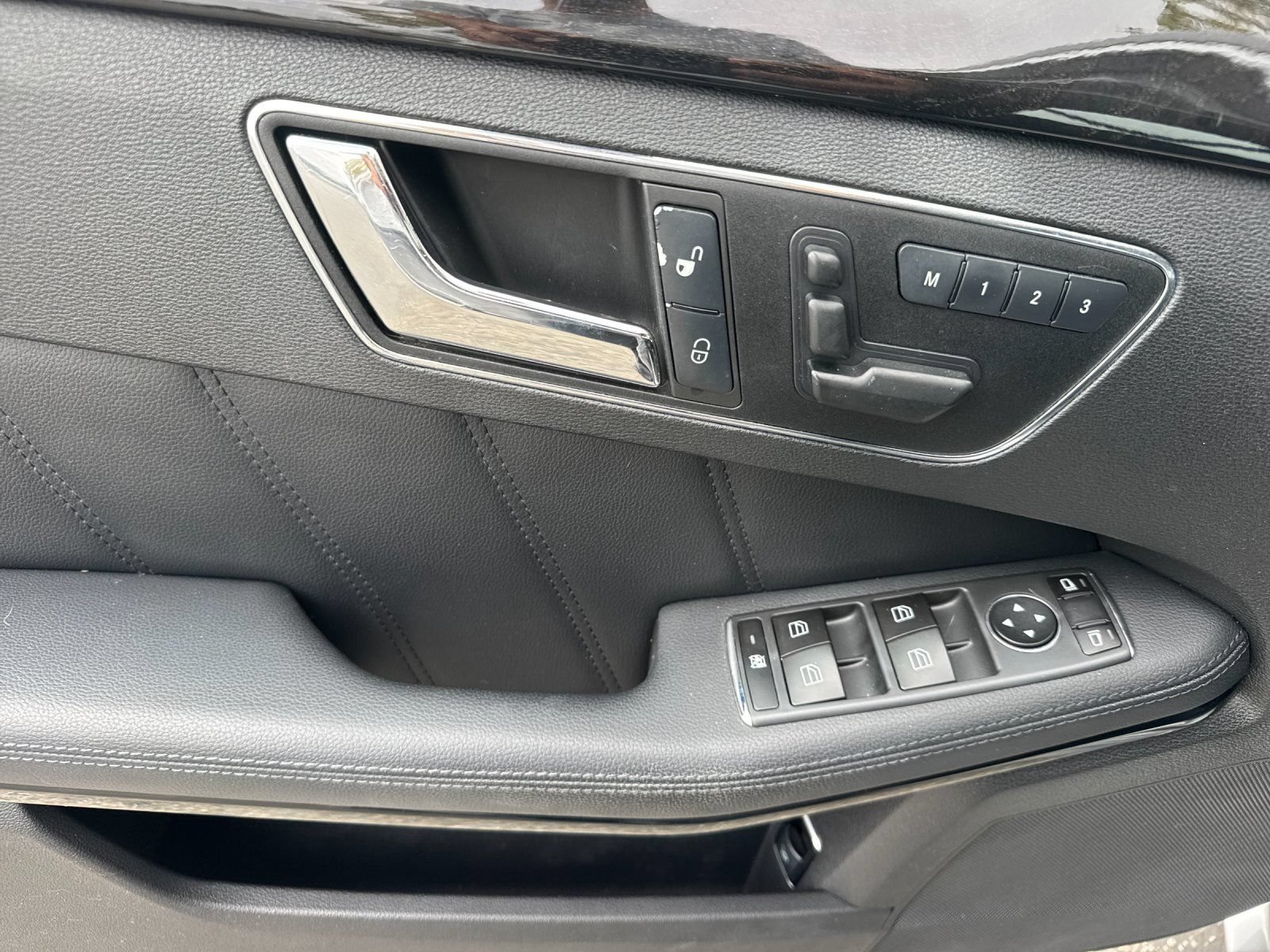Used 2011 Mercedes-Benz E 350 BlueTEC Sedan image 11