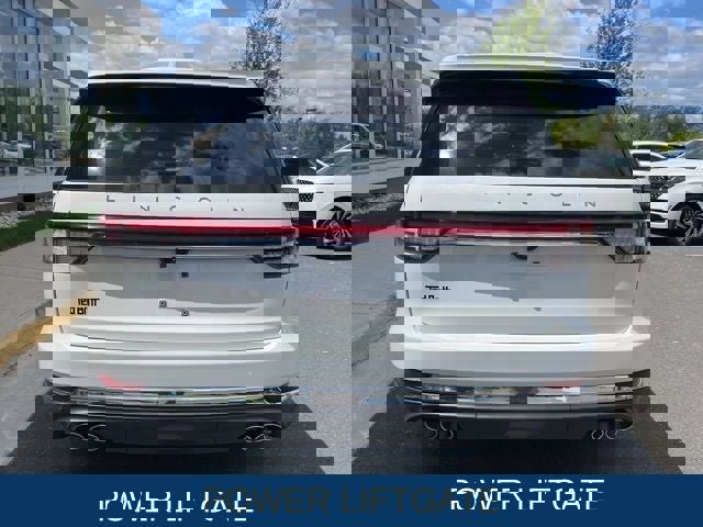 Used 2023 Lincoln Aviator Reserve w/ Equipment Group 201A image 7