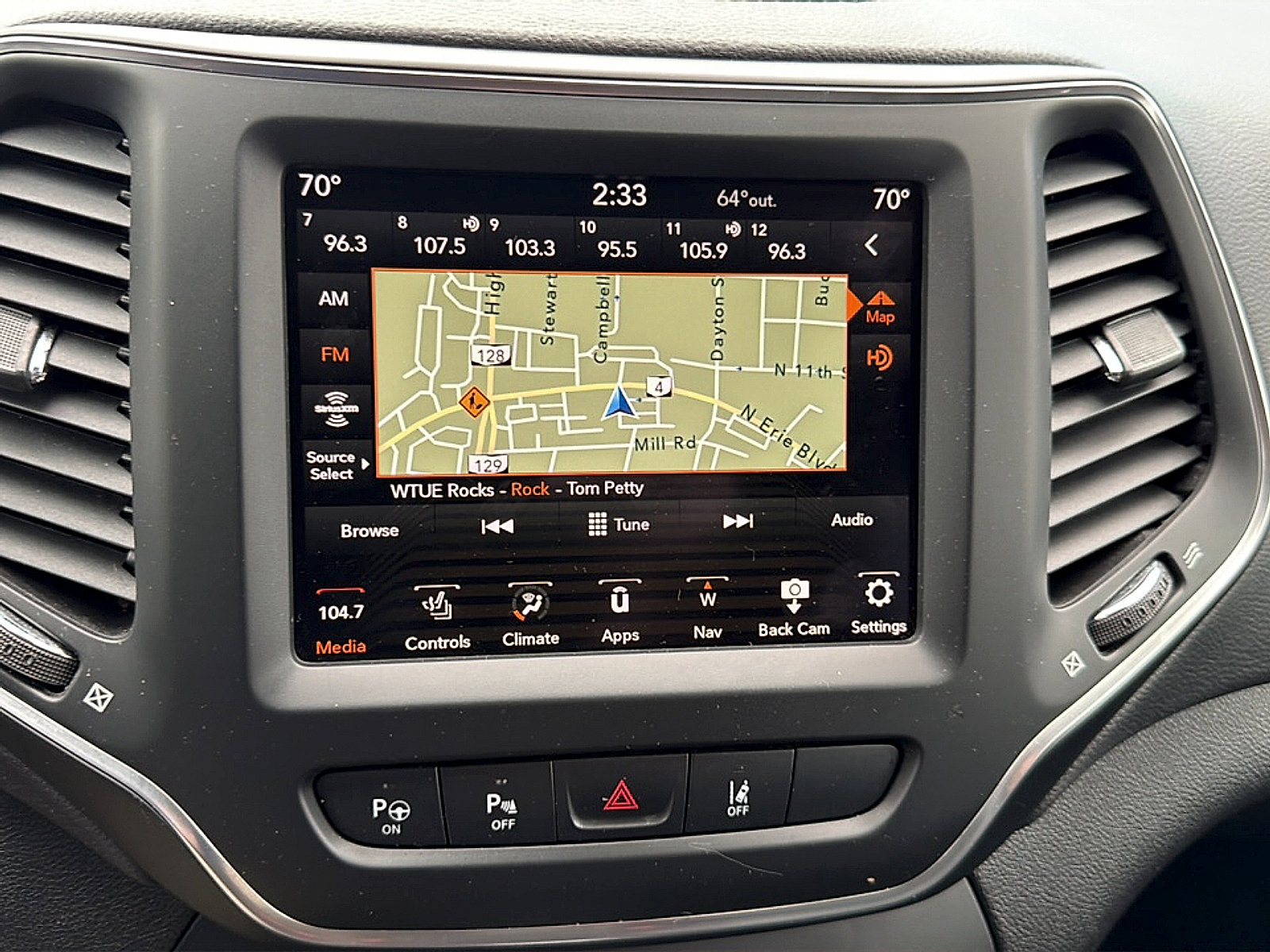 Used 2023 Jeep Cherokee Altitude Lux AWD/4WD image 19