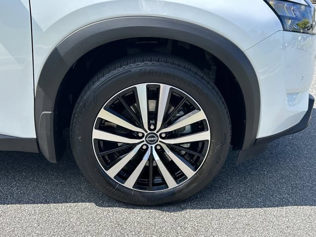 Certified 2025 Nissan Pathfinder Platinum AWD/4WD image 14