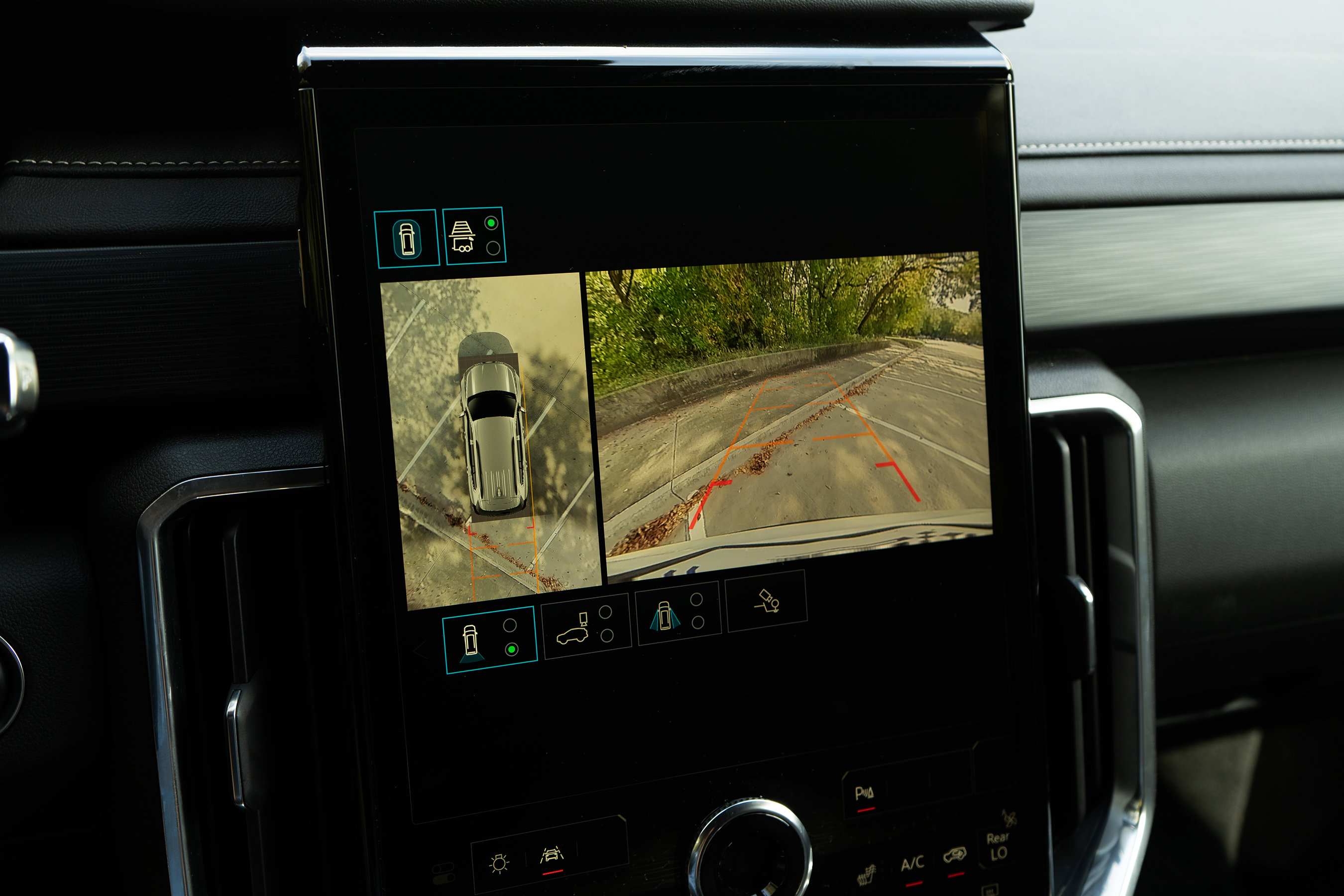 Used 2025 GMC Acadia Elevation image 30