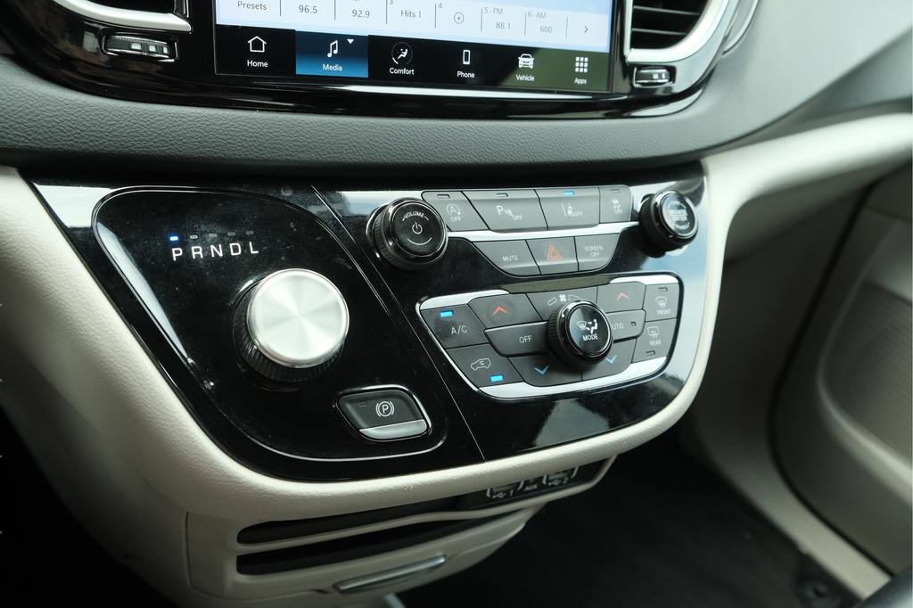 Used 2023 Chrysler Pacifica Touring-L FWD image 24