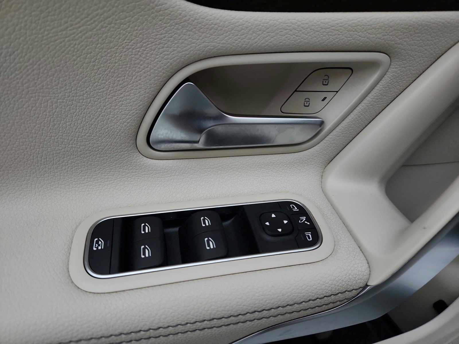 Certified 2023 Mercedes-Benz CLA 250 w/ Premium Package image 26