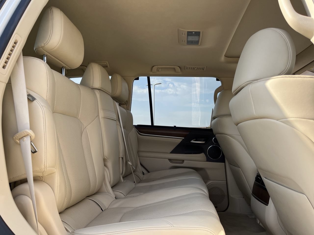Used 2019 Lexus LX 570 4WD w/ Luxury Package image 27