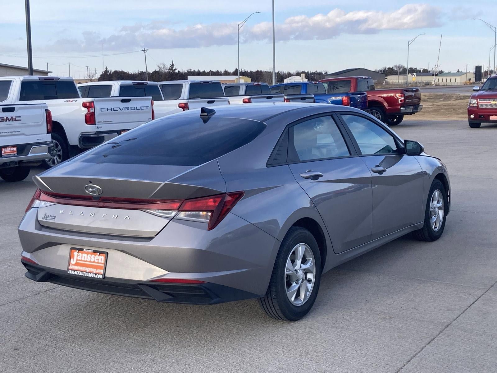 Used 2023 Hyundai Elantra SE FWD image 6