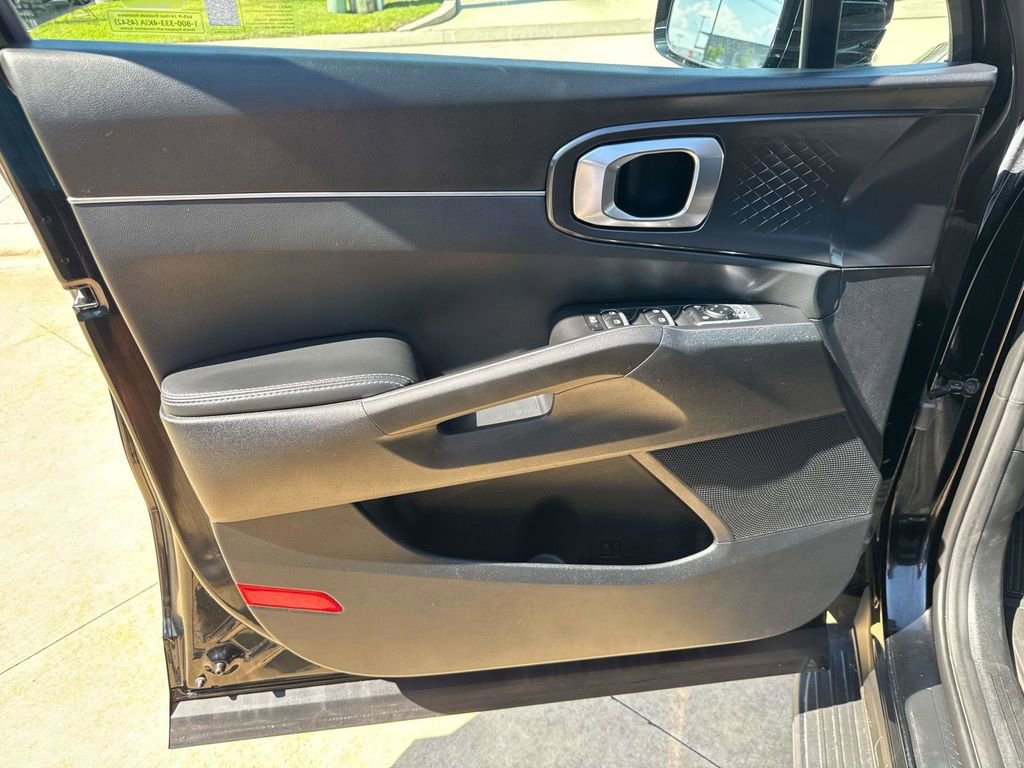 Used 2025 Kia Sorento S w/ Panoramic Sunroof Package FWD image 19