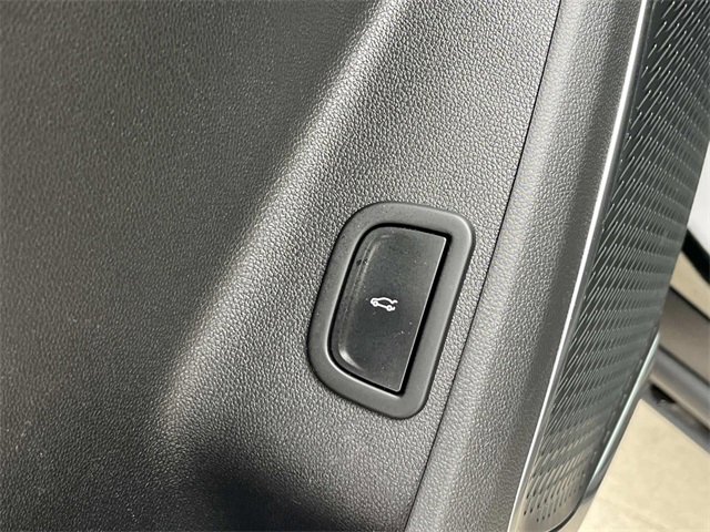 Used 2024 GMC Acadia Elevation image 31