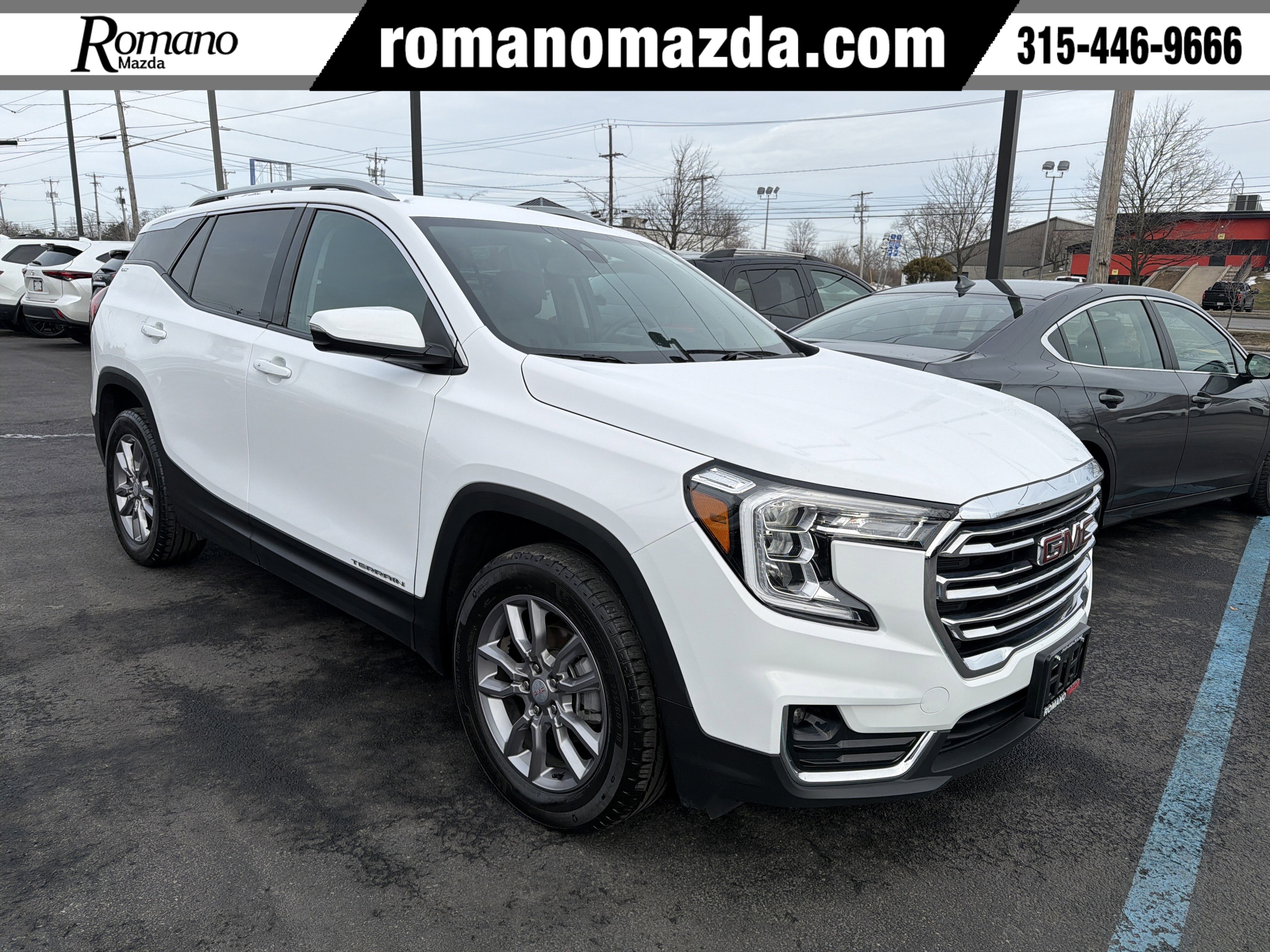 Used 2024 GMC Terrain SLT image 1