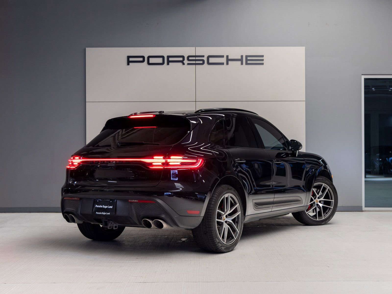 Certified 2023 Porsche Macan S image 7