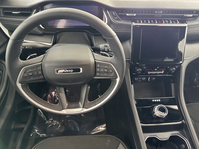 Used 2025 Jeep Grand Cherokee Altitude AWD/4WD image 27