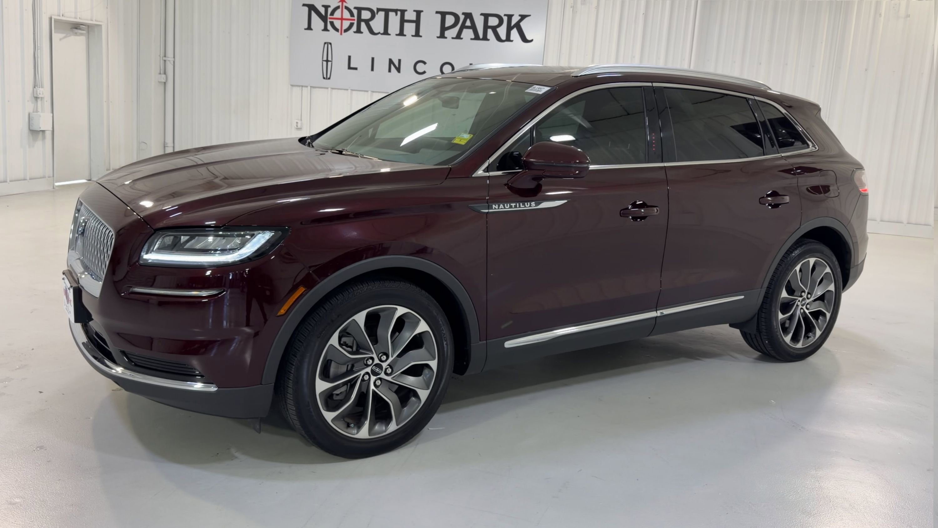 Used 2023 Lincoln Nautilus Reserve AWD/4WD image 6