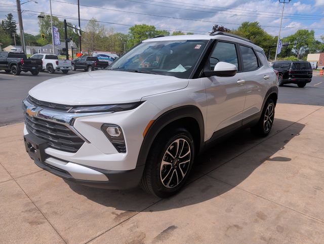 Used 2025 Chevrolet TrailBlazer LT AWD/4WD image 4