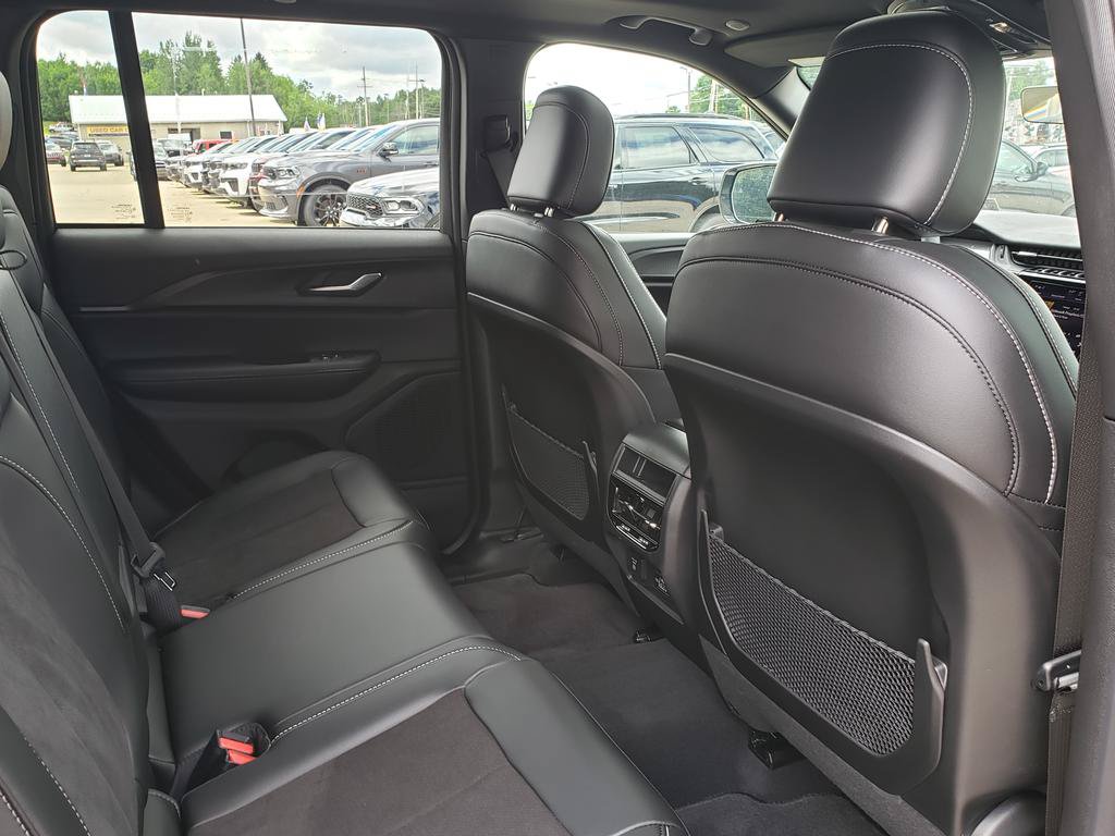 New 2025 Jeep Grand Cherokee 4WD image 18