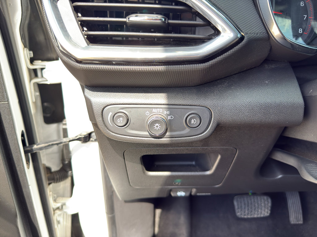 Used 2023 Chevrolet TrailBlazer LT FWD image 29