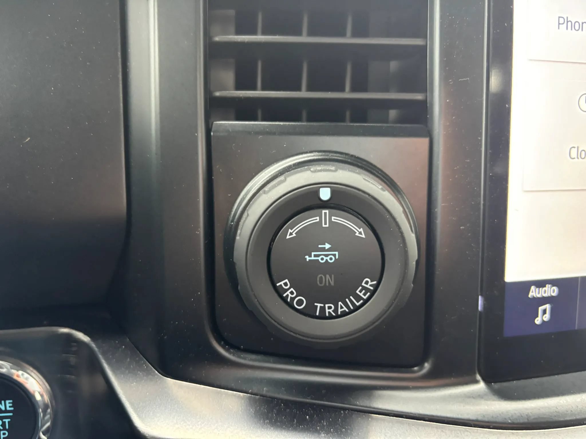 Used 2023 Ford F250 Lariat w/ Sport Appearance Package AWD/4WD image 27