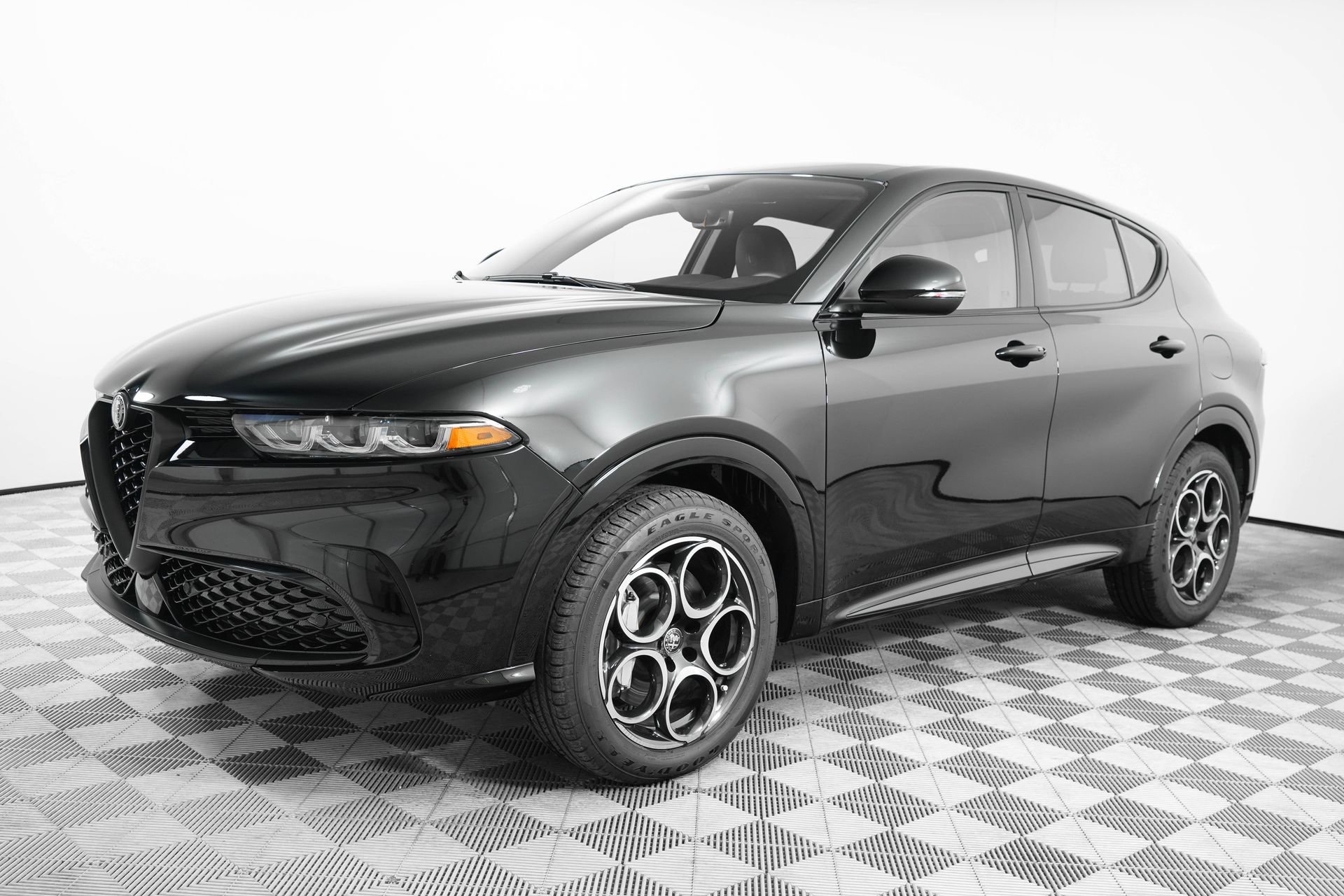 New 2025 Alfa Romeo Tonale w/ Premium Package image 5