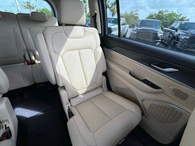Certified 2022 Jeep Grand Cherokee L Limited RWD image 14