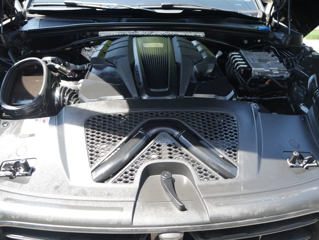 Certified 2023 Porsche Macan S AWD/4WD image 11