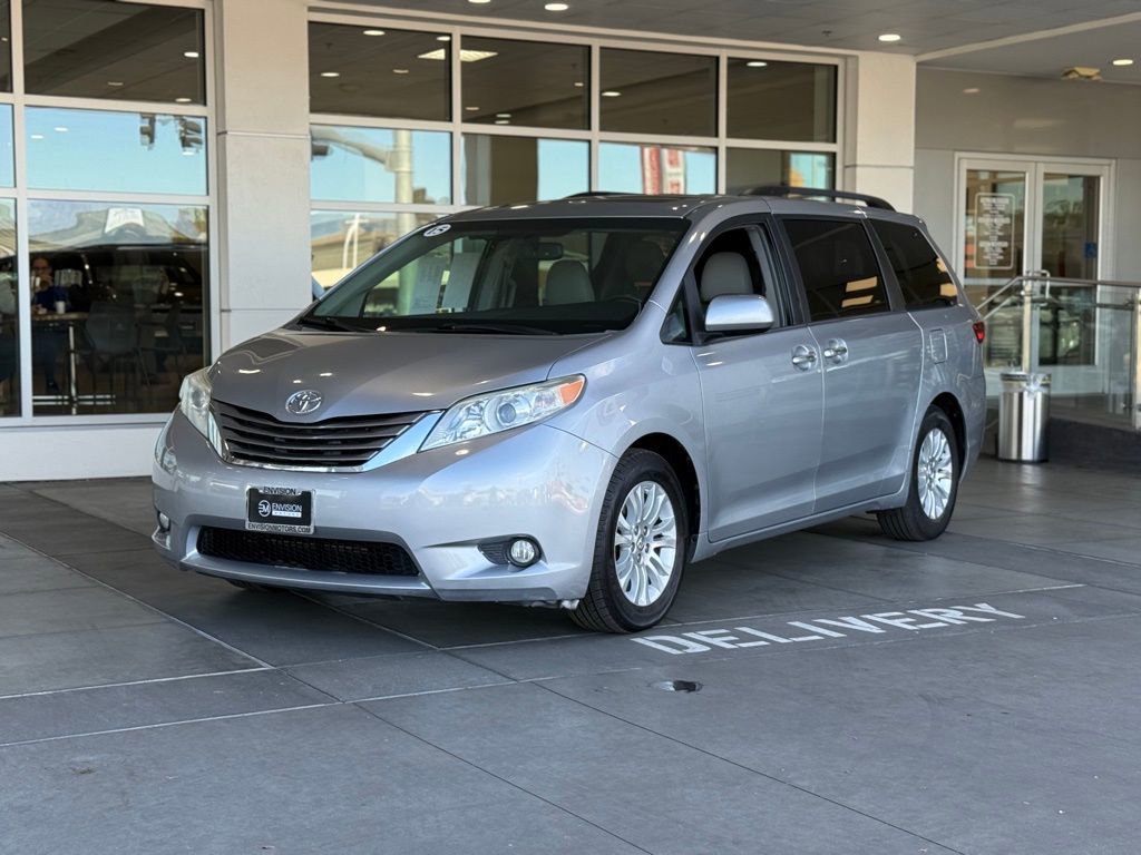 Used 2015 Toyota Sienna XLE w/ XLE Navigation Package image 2