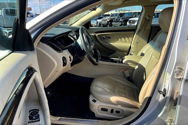 Used 2018 Ford Taurus Limited image 4