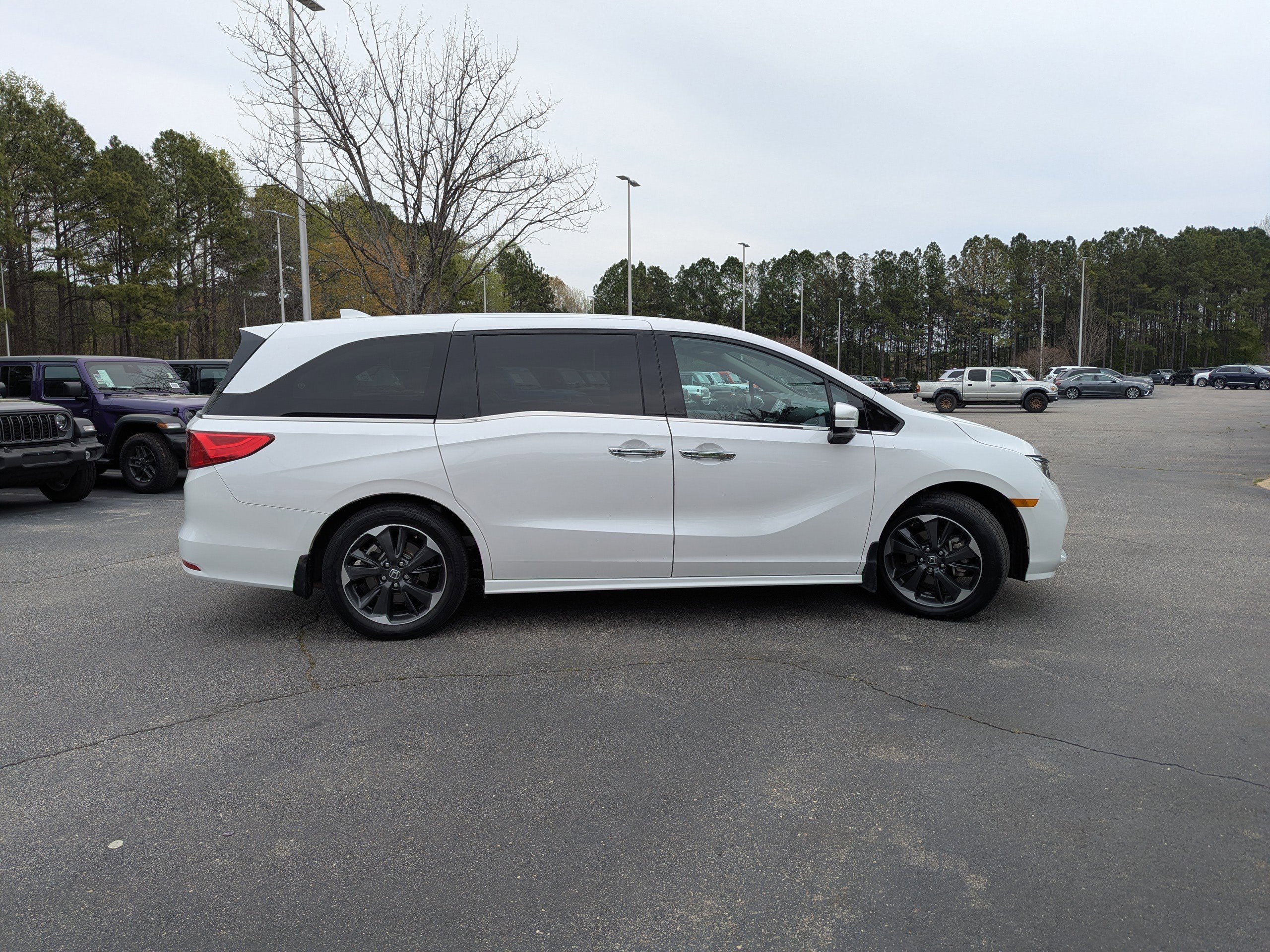 Used 2024 Honda Odyssey Elite image 4