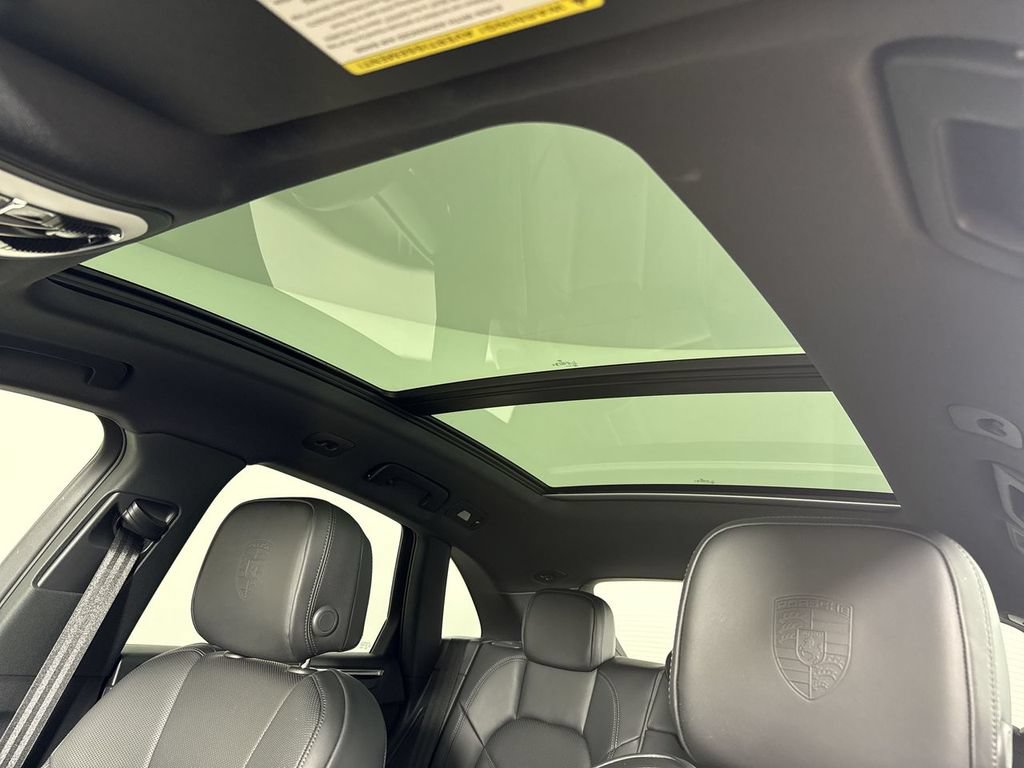 Certified 2025 Porsche Macan S AWD/4WD image 41