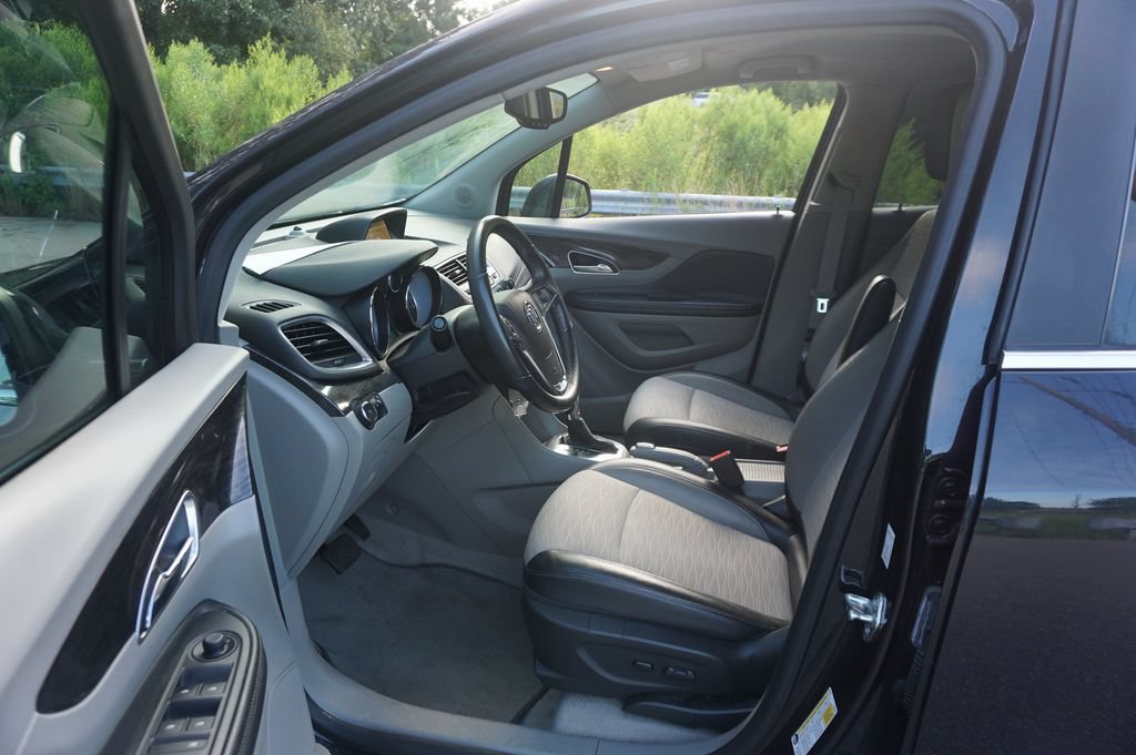 Used 2016 Buick Encore Convenience FWD image 2