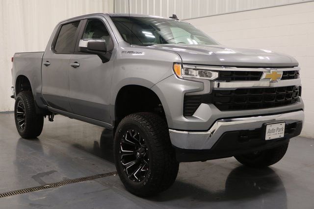 Used 2025 Chevrolet Silverado 1500 LT image 2
