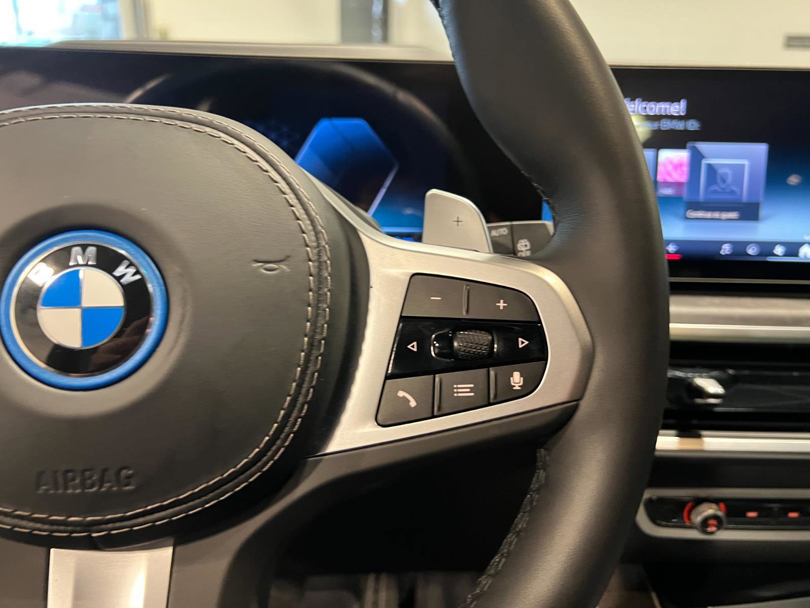 Used 2025 BMW X5 xDrive50e w/ M Sport Package image 14